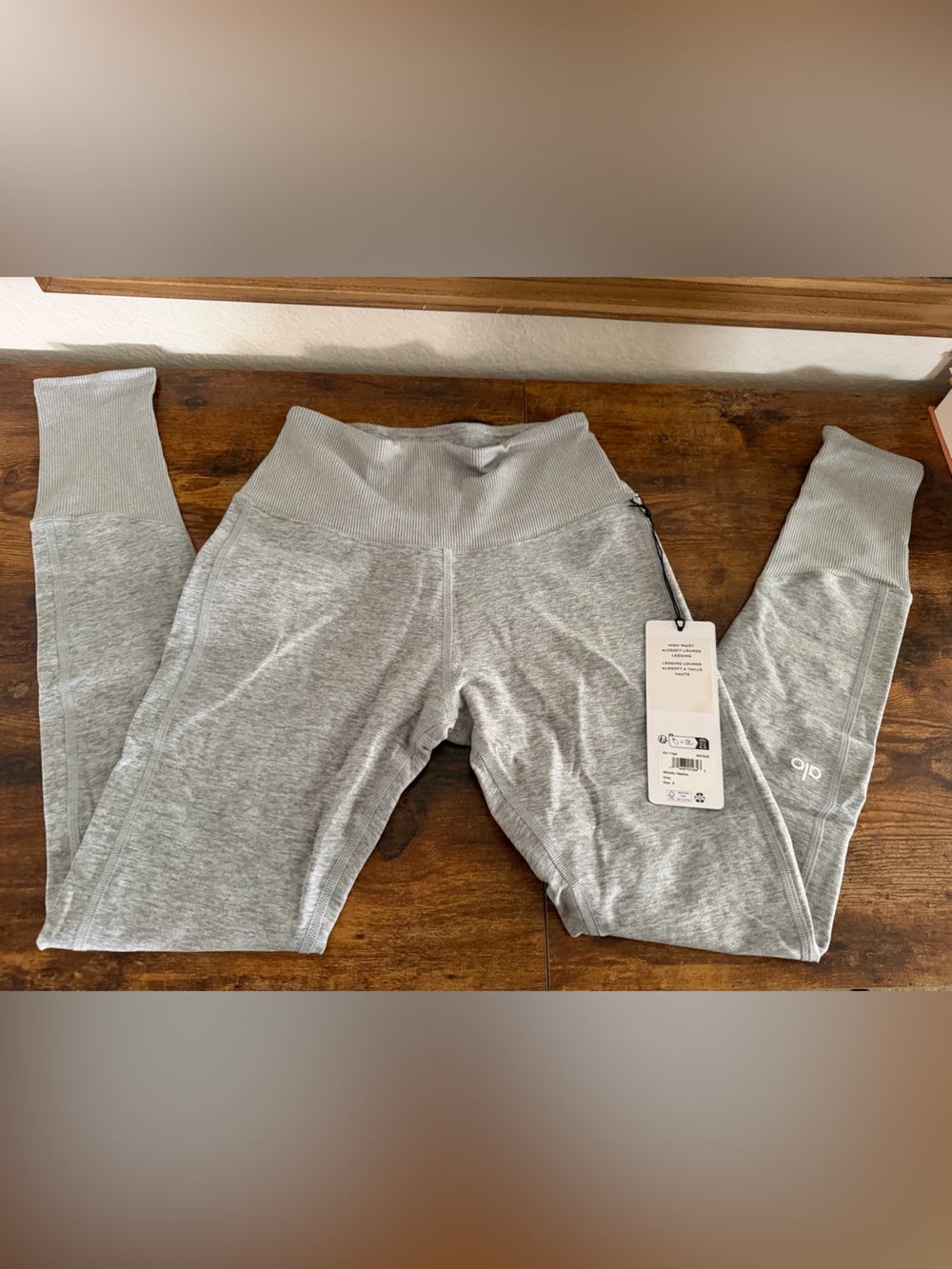 NWT Alo Yoga High-Waist Alosoft Lounge Legging Small - Picture 3 of 10